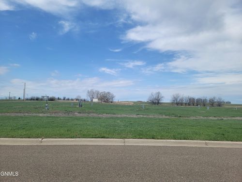 305 Hickman St, Grenora, ND, 58845-9243 | Card Image