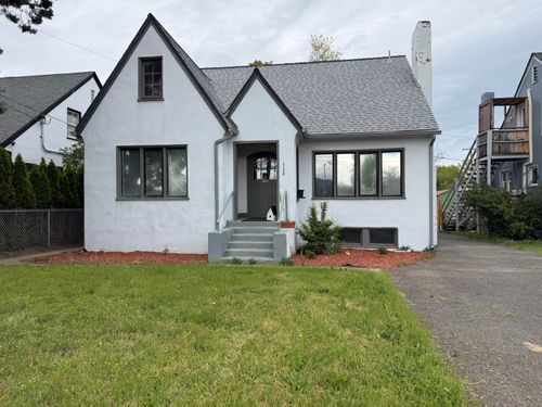 1128 W Main St, Medford, OR, 97501-2933 | Card Image