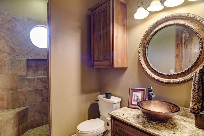 Downstairs Full bathroom for guest use. | Image 30