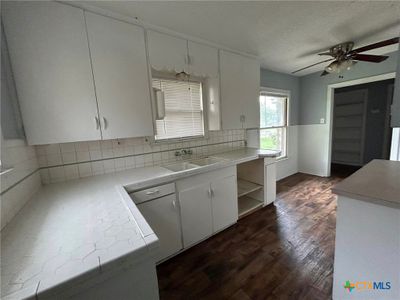 1311 E Park Avenue, House other with 3 bedrooms, 2 bathrooms and null parking in Victoria TX | Image 2