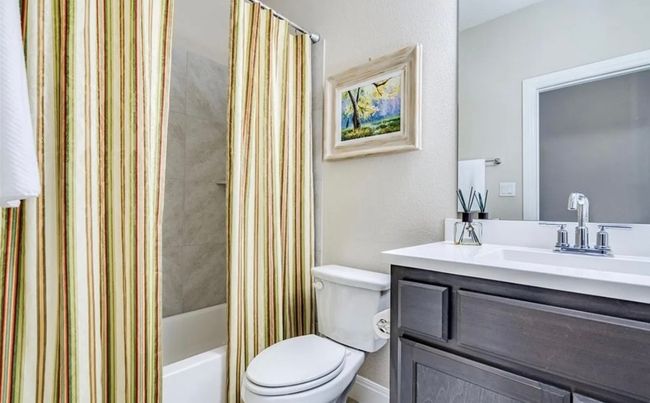 Upstairs bathroom | Image 27
