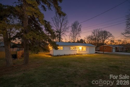 339 S Eastway Dr, Troutman, NC, 28166-8614 | Card Image