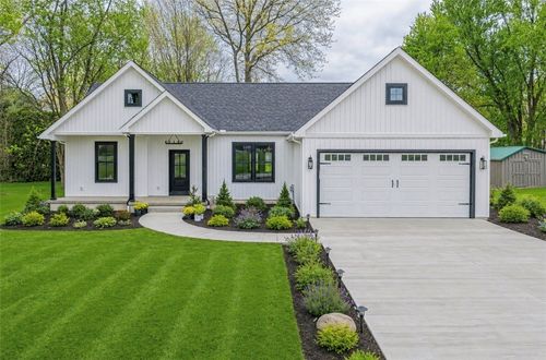 3154 Spiker Ln, New Castle, PA, 16105-5742 | Card Image