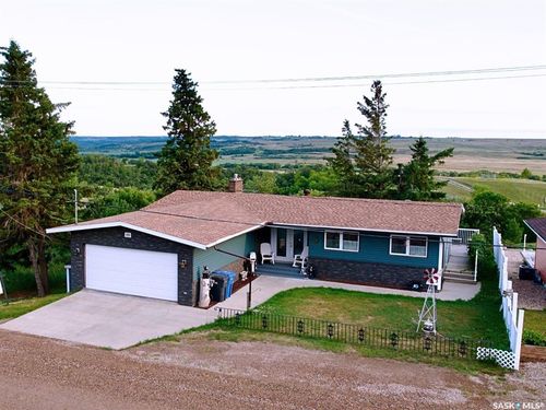 101 Fraser Ave, Oxbow, SK, S0C2B0 | Card Image