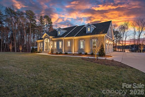 111 Kent Ct, Mooresville, NC, 28117-6643 | Card Image