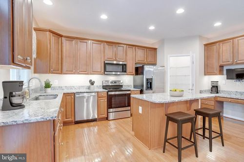 7012 Trek Way, GAINESVILLE, VA, 20155-3305 | Card Image