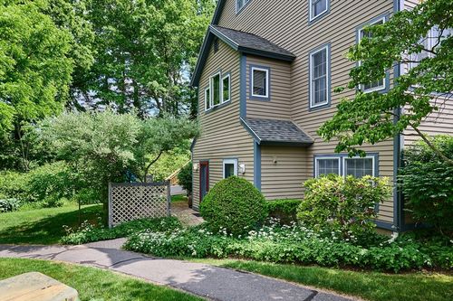 57-57 Amity Pl, Amherst, MA, 01002-2255 | Card Image