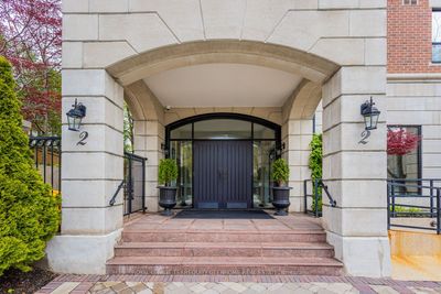 207 - 2 Alexandra Blvd, Condo with 2 bedrooms, 2 bathrooms and 1 parking in Toronto ON | Image 2