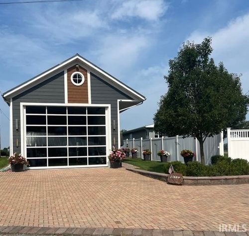 11889 N Forest Dr, Syracuse, IN, 46567-8683 | Card Image