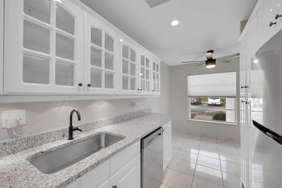 101 - 1540 Nw 18th Avenue, Condo with 2 bedrooms, 2 bathrooms and null parking in Delray Beach FL | Image 3