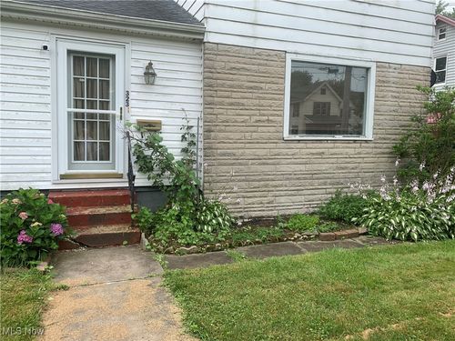 323 W State St, Niles, OH, 44446-1552 | Card Image