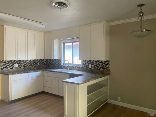 566 Stella Dr, Ukiah, CA, 95482-4524 | Card Image