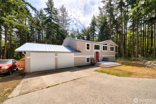 1074 Estate Ln, Oak Harbor, WA, 98277-8280 | Card Image