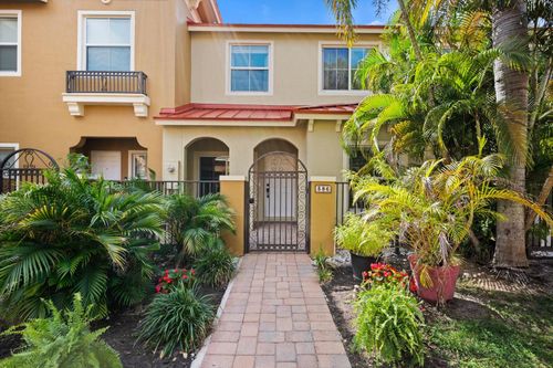 386 Lake Monterey Cir, Boynton Beach, FL, 33426-8444 | Card Image