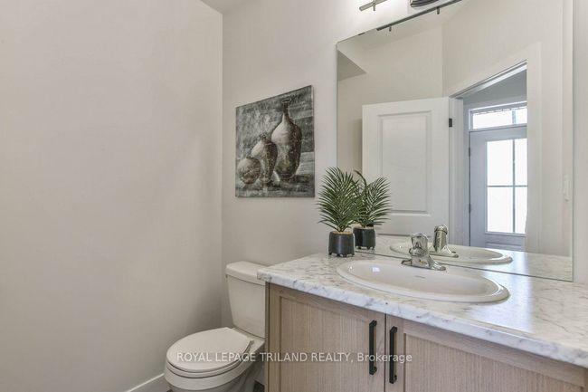 6713 Hayward Dr, House attached with 3 bedrooms, 3 bathrooms and 1 parking in London ON | Image 19