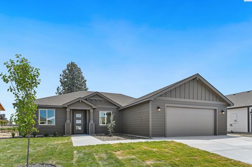 4211 Road 104, Pasco, WA, 99301-6930 | Card Image