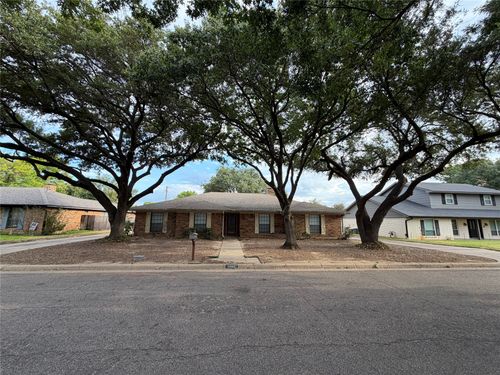 4405 Kingswick Dr, Arlington, TX, 76016-2346 | Card Image