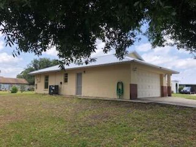 872 New Zealand Avenue Nw, House other with 3 bedrooms, 2 bathrooms and null parking in Palm Bay FL | Image 5