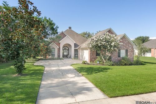 18918 Beaujolaes Ave, Baton Rouge, LA, 70817-7636 | Card Image