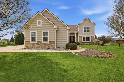 1470 Waters Edge Drive, Oconomowoc, WI, 53066 | Card Image