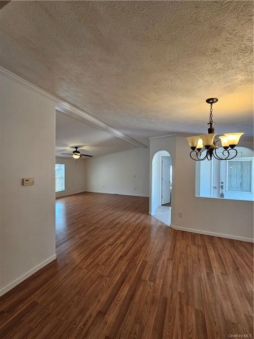 3 Wildwood Ln, Wallkill, NY, 12589 | Card Image