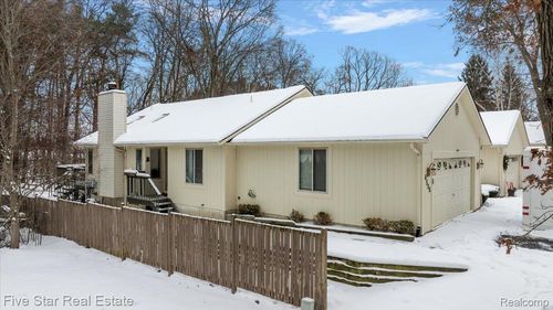 1-6586 Pontiac Lake Rd, Waterford, MI, 48327-1753 | Card Image