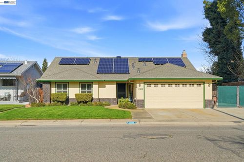 2414 Vine Ave, Escalon, CA, 95320-2157 | Card Image