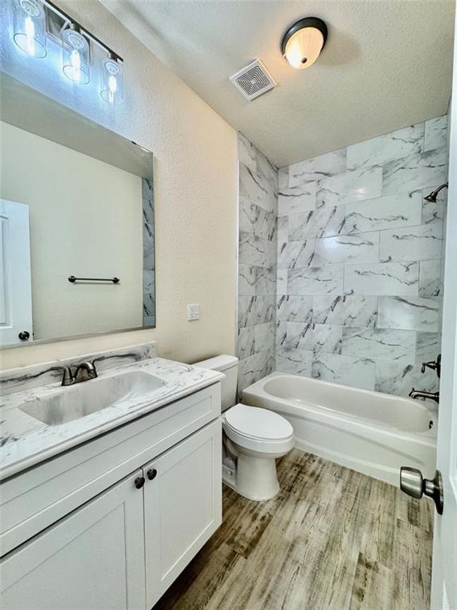 18 Edgewater St, House other with 3 bedrooms, 2 bathrooms and 2 parking in Hitchcock TX | Image 23