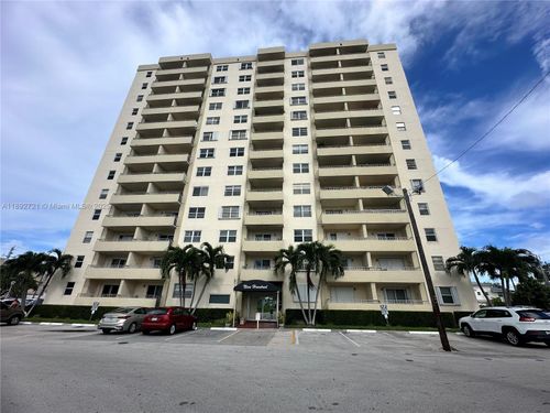 apt-304-900 Ne 18th Ave, Fort Lauderdale, FL, 33304-3051 | Card Image
