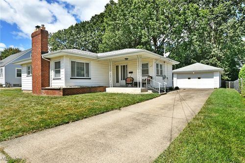 397 W Harvey St, Struthers, OH, 44471-1332 | Card Image