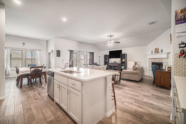 6505 Boot Jack Dr, House other with 4 bedrooms, 3 bathrooms and null parking in Joshua TX | Image 9