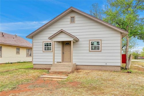 301 N 9th St, Clinton, OK, 73601-2731 | Card Image
