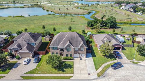9719 Wincrest Dr, Mont Belvieu, TX, 77523-1423 | Card Image