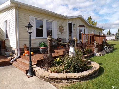 4915 Elm St, Newport, MI, 48166-9622 | Card Image