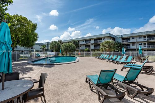 apt-312-250 Layne Blvd, Hallandale Beach, FL, 33009-5726 | Card Image