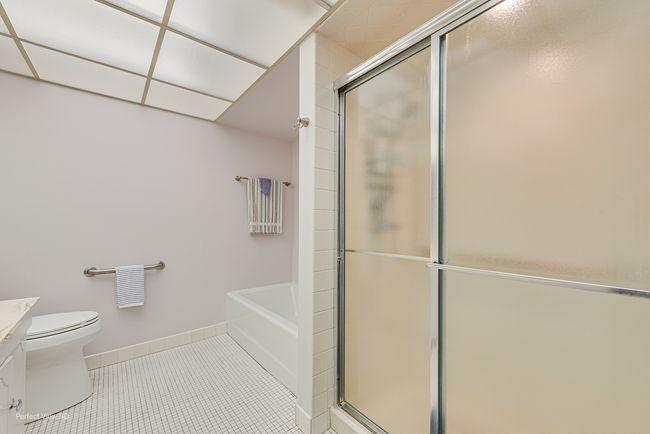 APT-407 - 2 S Atrium Way, Condo with 1 bedrooms, 2 bathrooms and 1 parking in Elmhurst IL | Image 17