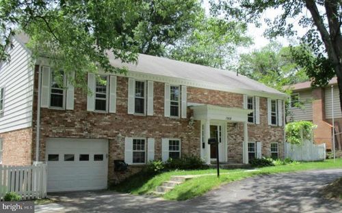 1908 Great Falls St, MCLEAN, VA, 22101-5417 | Card Image