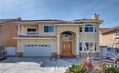 18099 Lakeview, Victorville, CA, 92395 | Card Image