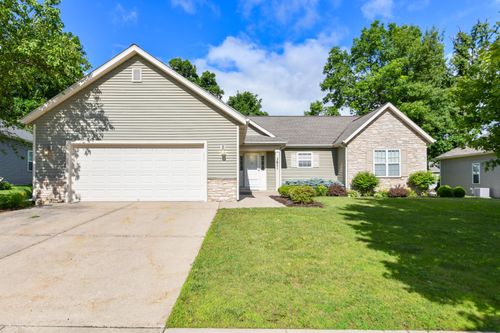170 N Wild Flower Ln, Elkhorn, WI, 53121-4703 | Card Image