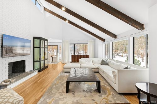 138 Longview Rd, Southampton, NY, 11968-3631 | Card Image