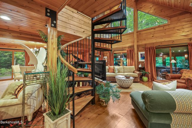 Graceful wide staircae to primary level | Image 32
