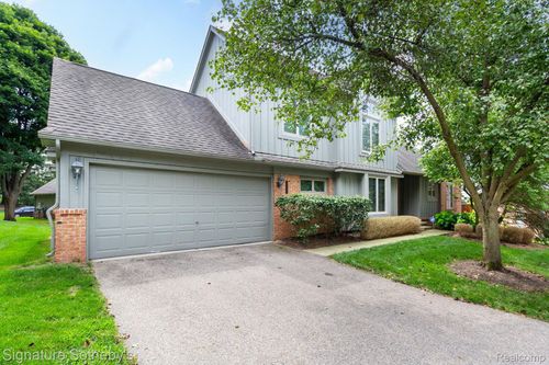 37524 Burton Ct, Farmington Hills, MI, 48331-3071 | Card Image
