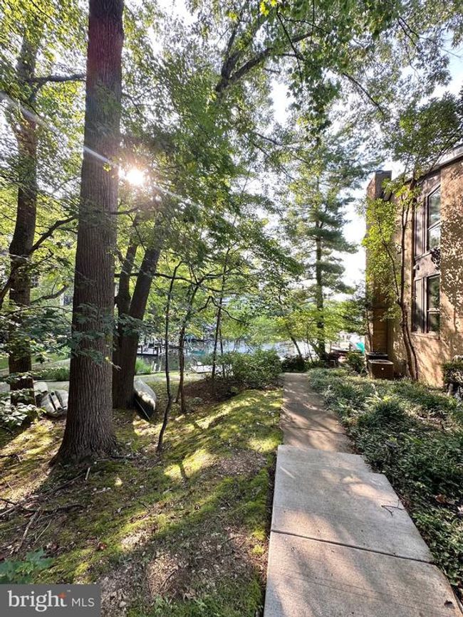 2021 Lakebreeze Way, Townhouse with 3 bedrooms, 4 bathrooms and null parking in RESTON VA | Image 49