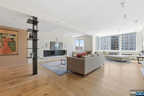 1008 Hudson Park, Edgewater, NJ, 07020-1569 | Card Image