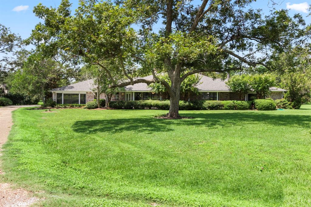 Susan Cir, Wharton, TX 77488