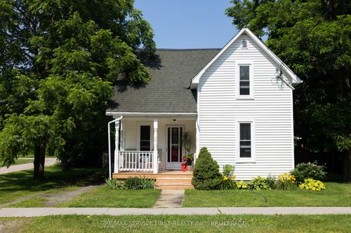 18 Garden St, Lansdowne, ON, K0E1L0 | Card Image