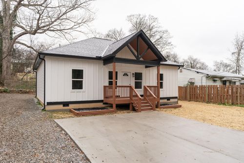 617 W 47th St, CHATTANOOGA, TN, 37410-1807 | Card Image