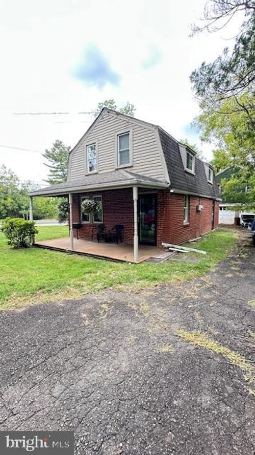 818 Green St, LANSDALE, PA, 19446-5221 | Card Image