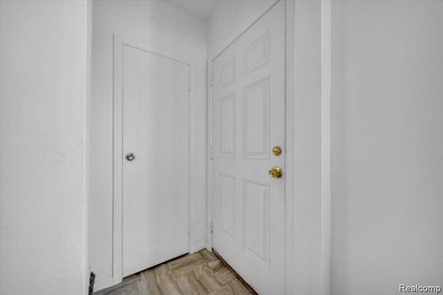 16608 Mansfield St, Detroit, MI, 48235-3642 | Card Image