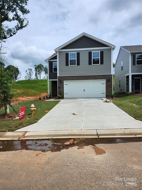 1353 37th Avenue Ln Ne, Hickory, NC, 28601-9692 | Card Image